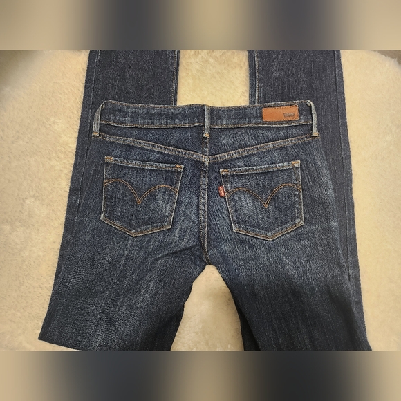 Levi's straight, modern rise jeans - Picture 3 of 3